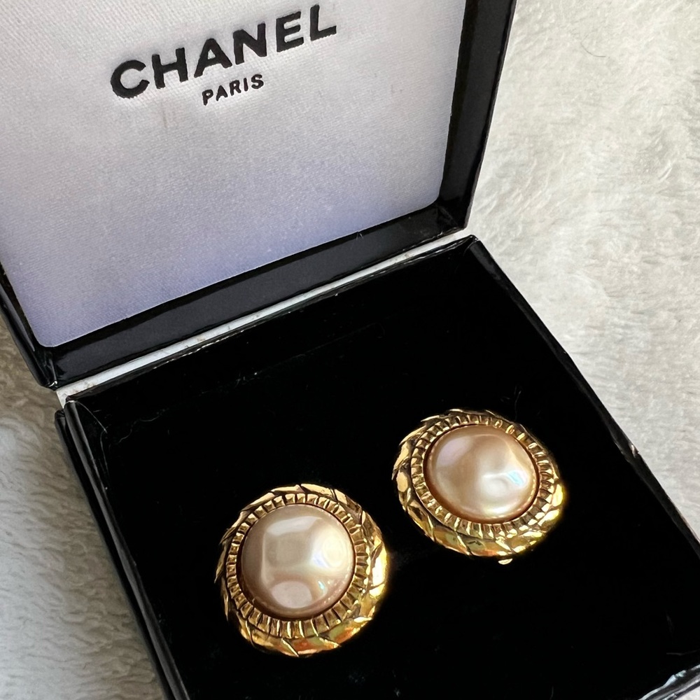 CHANEL 1980s 24K gold plated vintage clip-on earrings